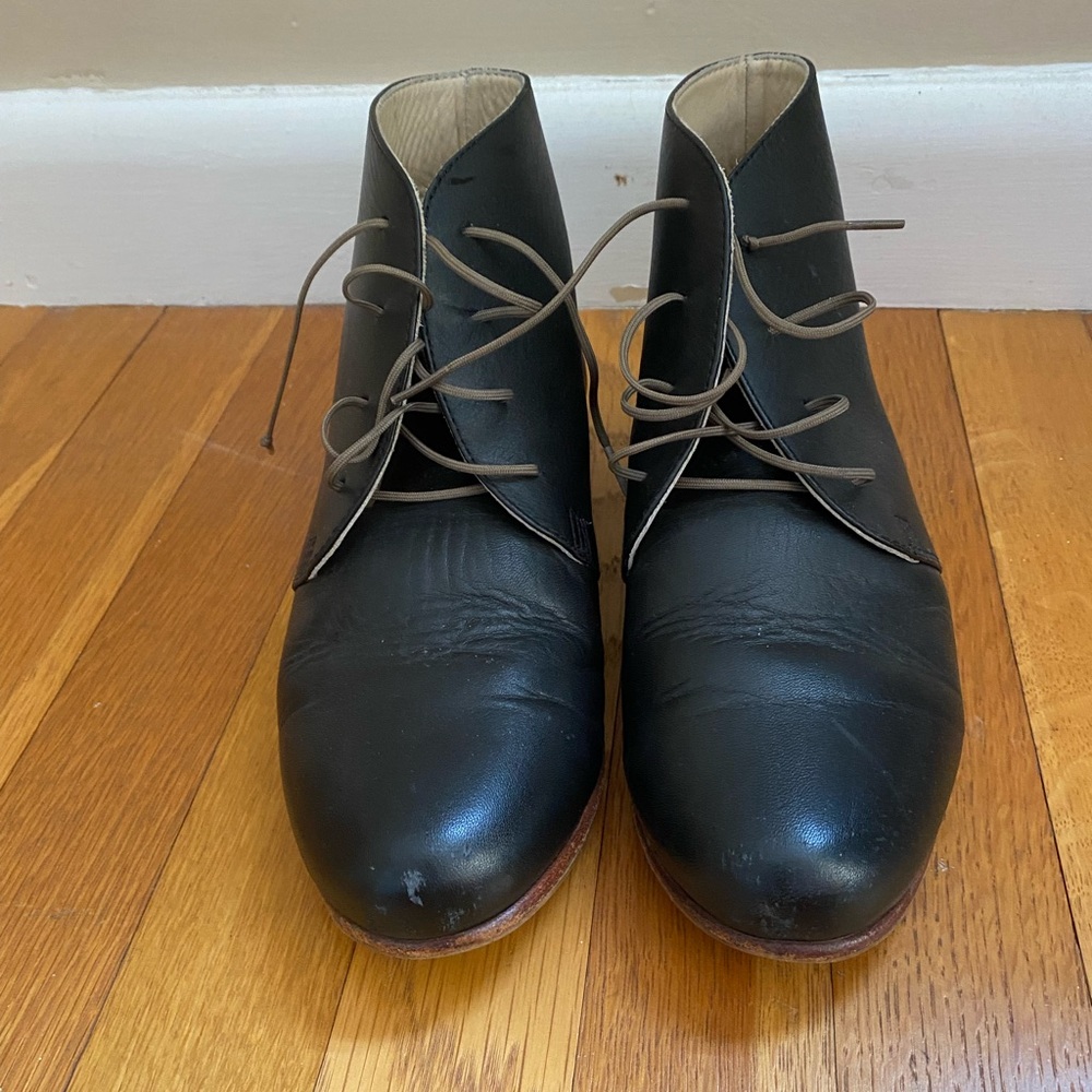 Nisolo Black Harper chukka boots